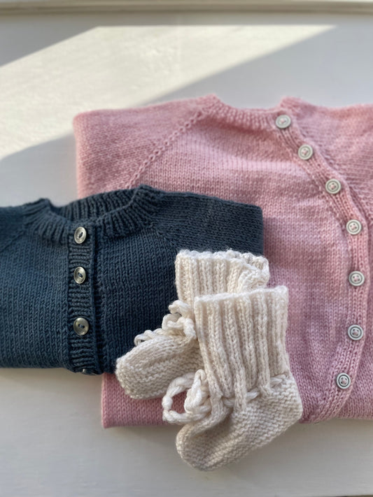 Håndstrikket blå cardigan, Merino str. 50