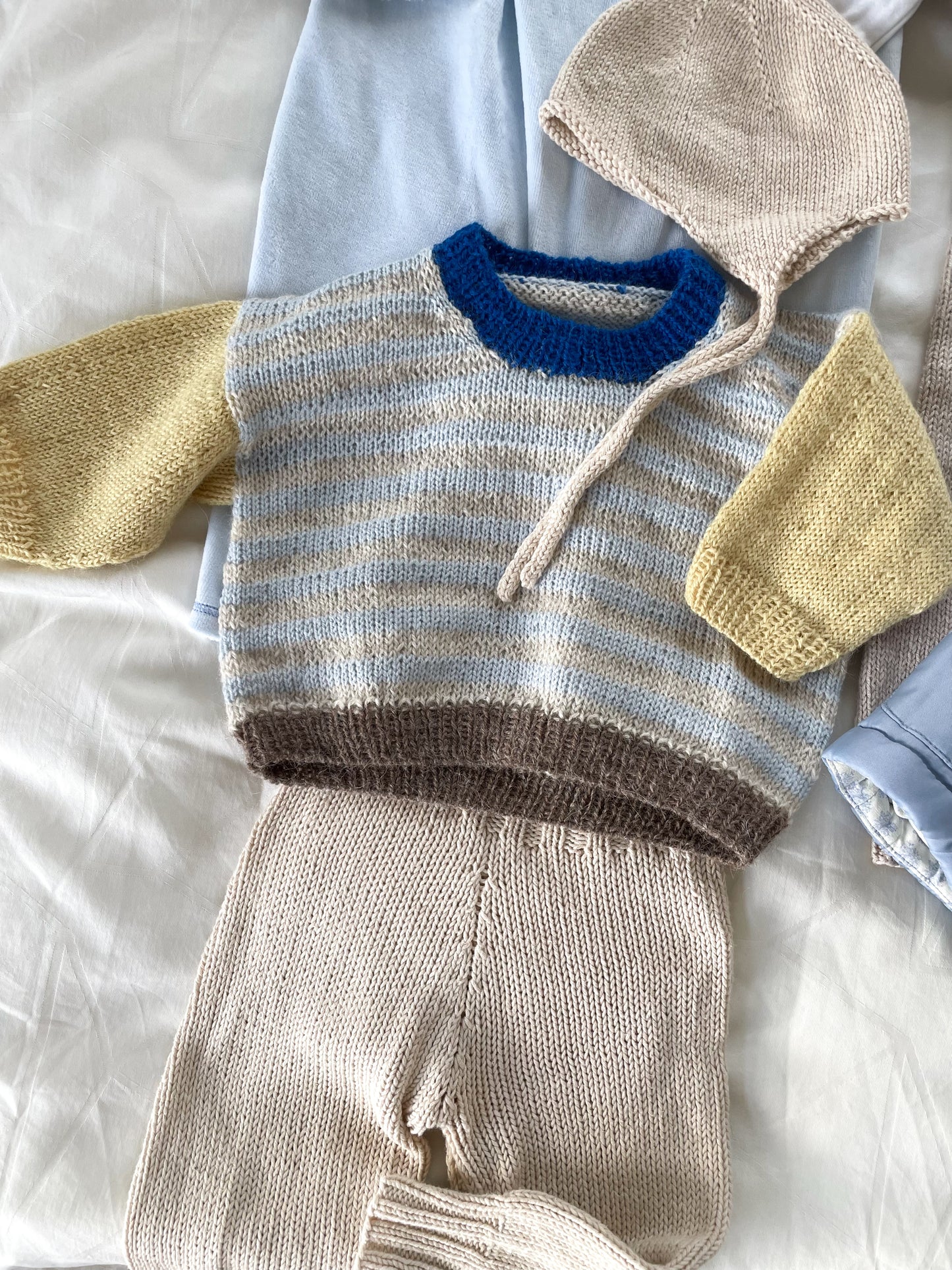 Håndstrikkede bukser str. 0-3 mdr