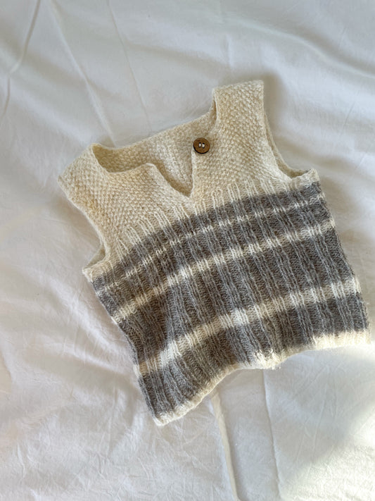 Håndstrikket vest i uld str. 0-3 mdr