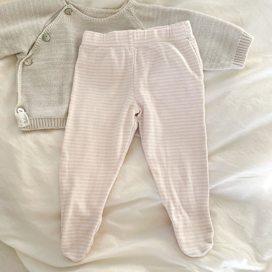 Stribede babybukser med fødder str. 6 mdr