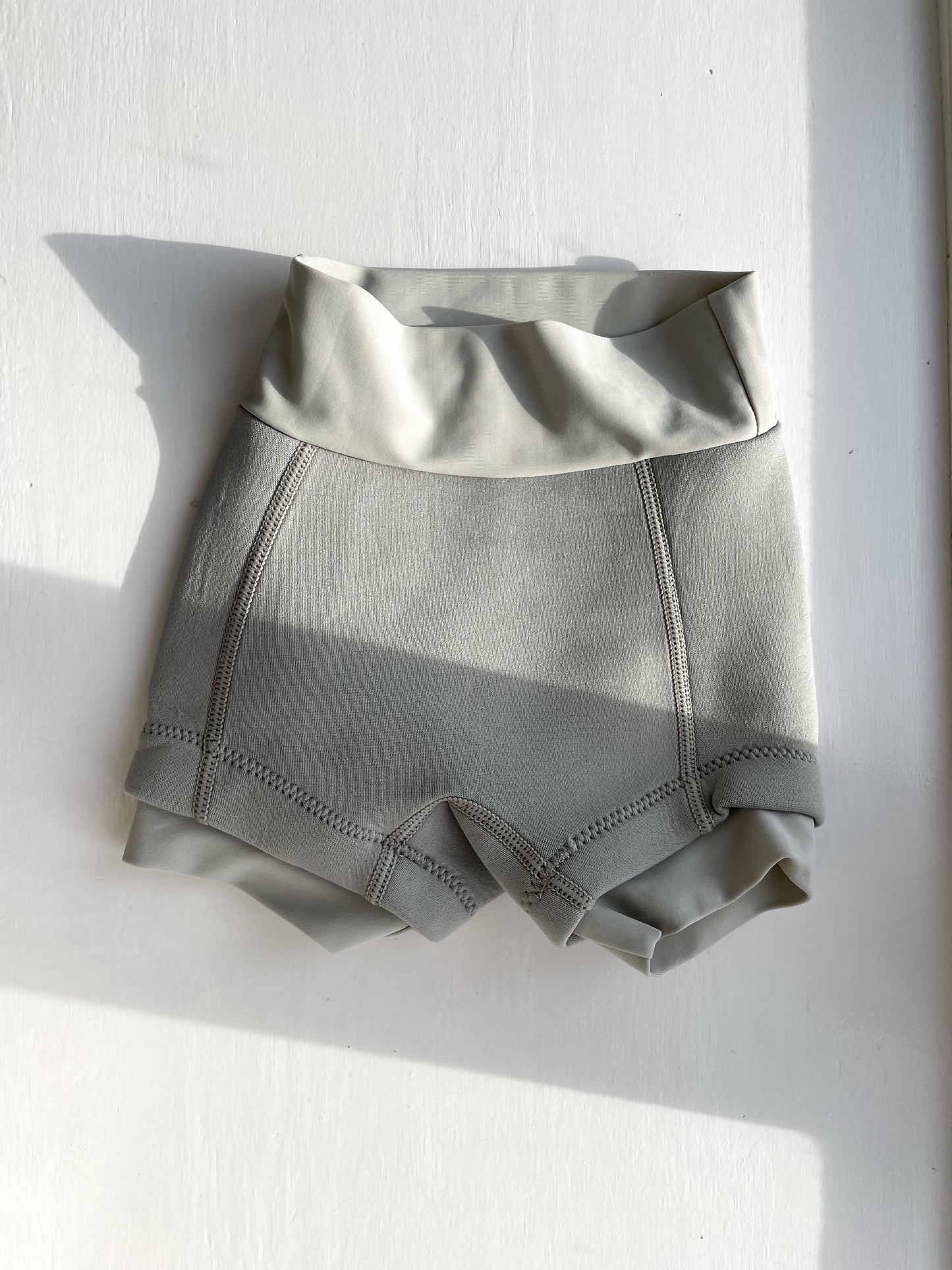 Konges Sløjd Neopren ble badebukser str. 1-2 år