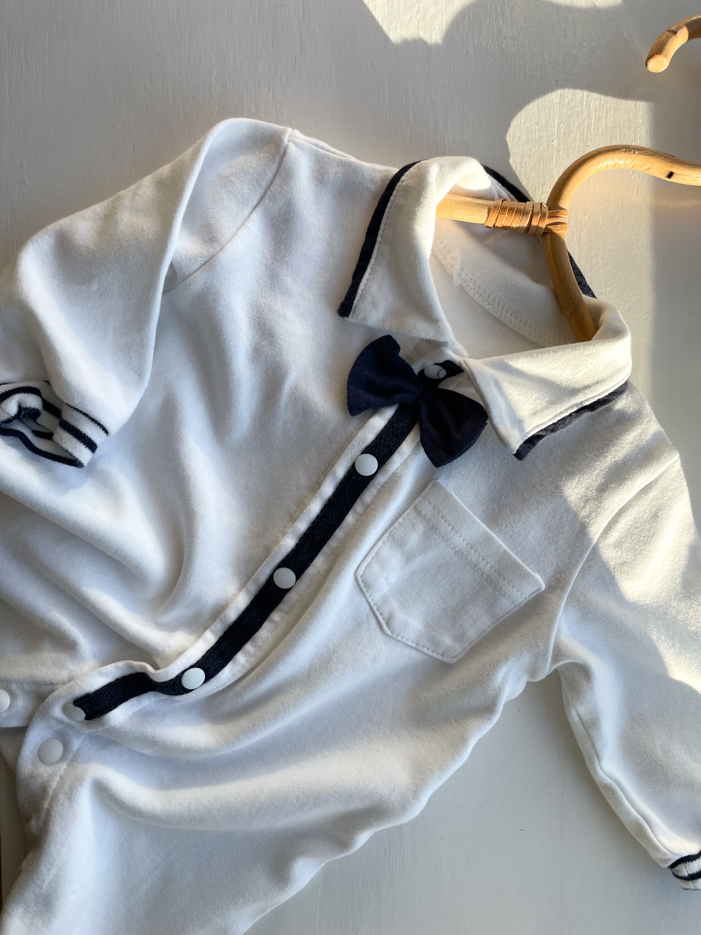 Vintage heldragt med sløjfe str. 3 mdr