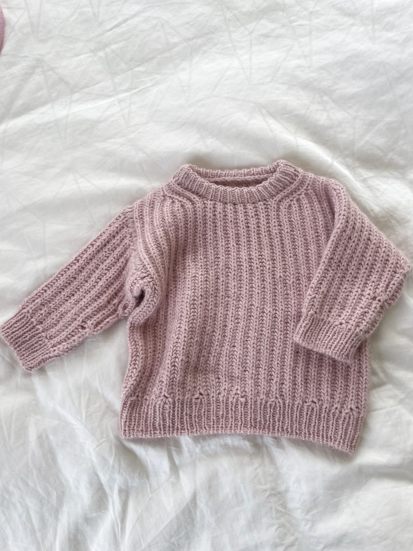 Håndstrikket rosa sweater i Alpaka & Mohair
