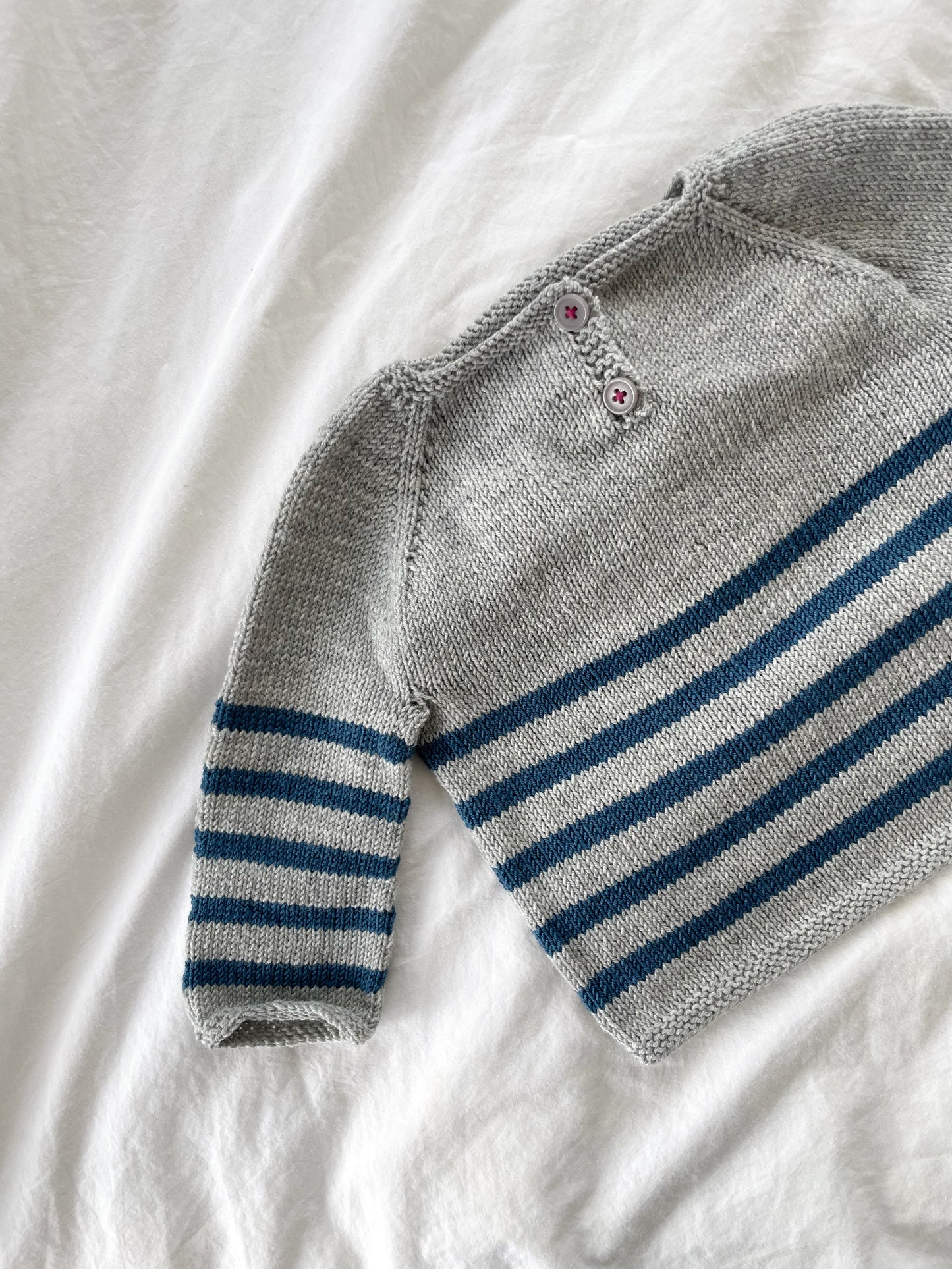 Håndstrikket stribet bluse, Merino str. 6 mdr