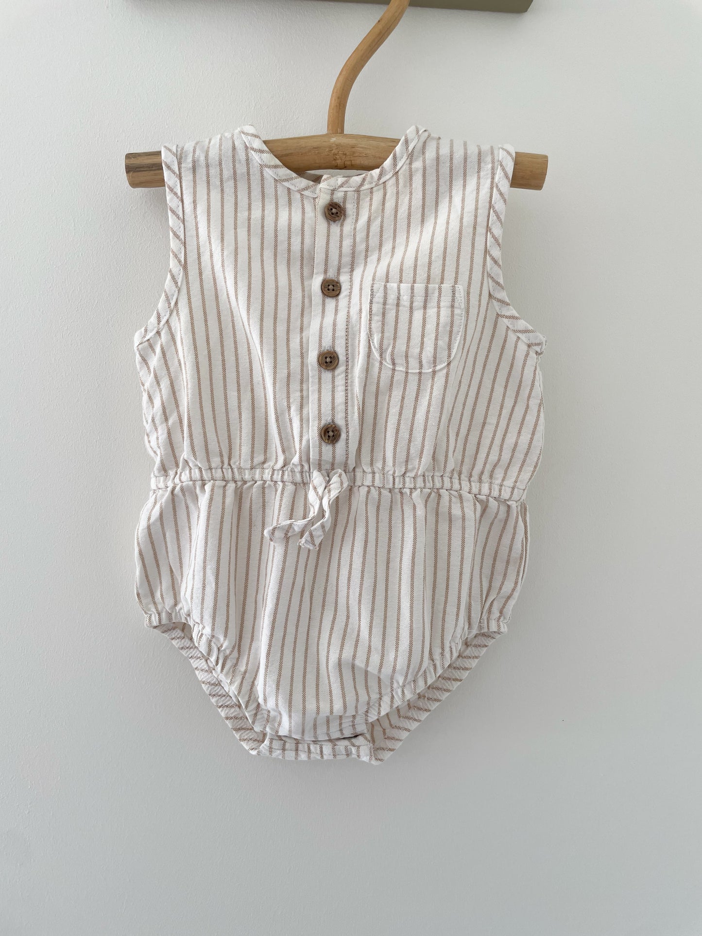 Stribet romper str. 6-9 mdr