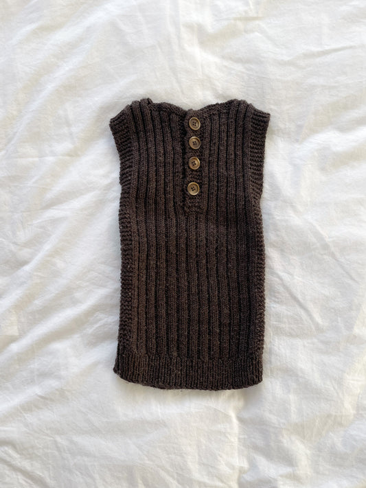 Håndstrikket brun vest i uld, 18 mdr