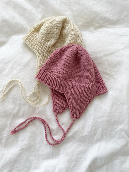 Håndstrikket råhvid kyse str. 0-1 mdr