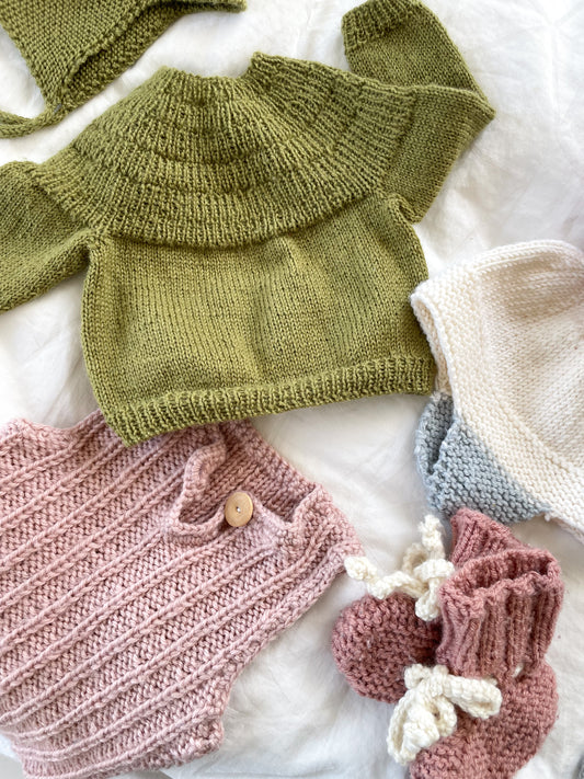 Håndstrikkede lyserøde futter, uld str. 0-2 mdr