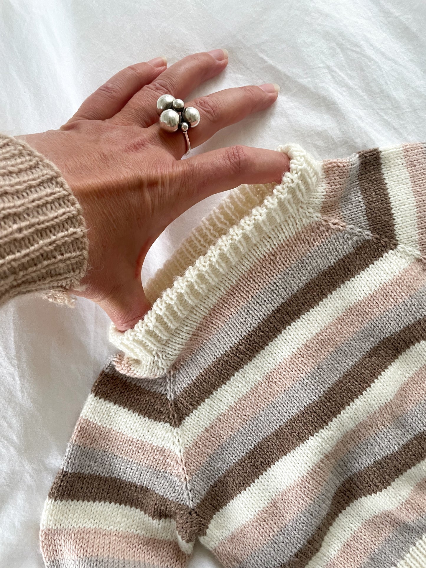 Håndstrikket stribet bluse i uld & kashmir, fv. Rosa str. 0-3 mdr