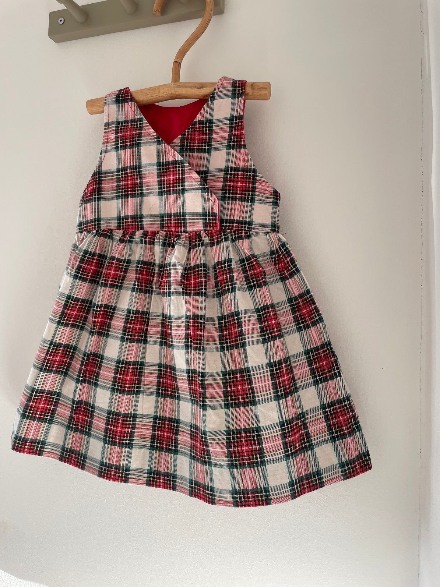 Håndsyet ternet kjole str. 2 år