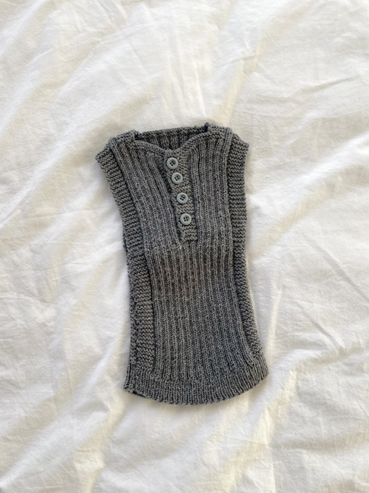 Håndstrikket grå vest i uld, 18 mdr
