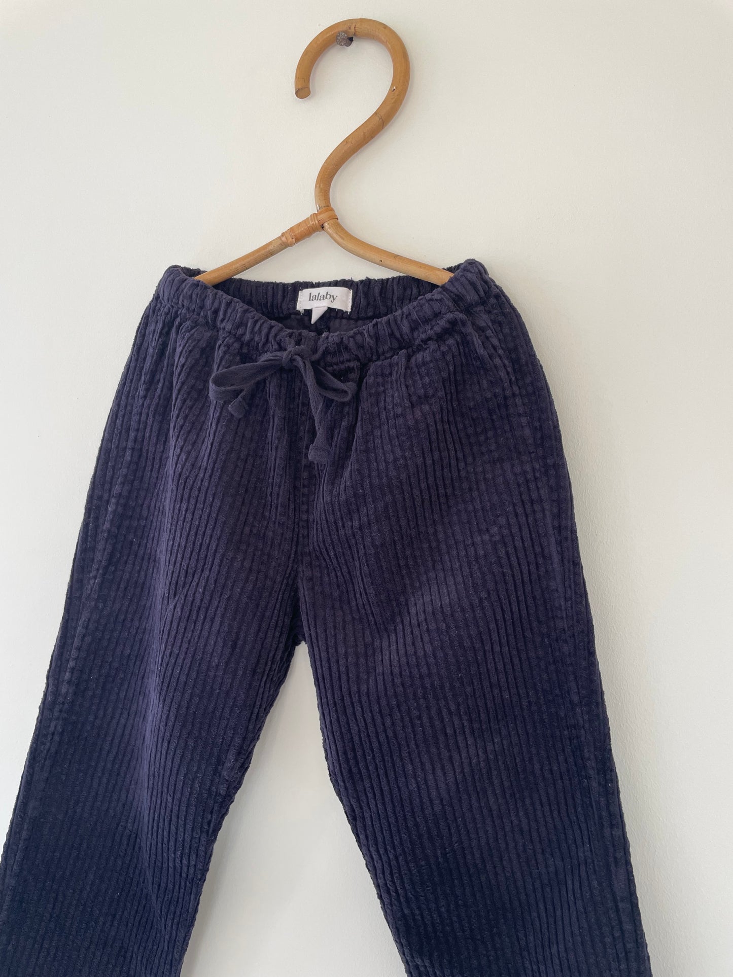 Lalaby Charlie fløjlsbukser - Indigo 5 år