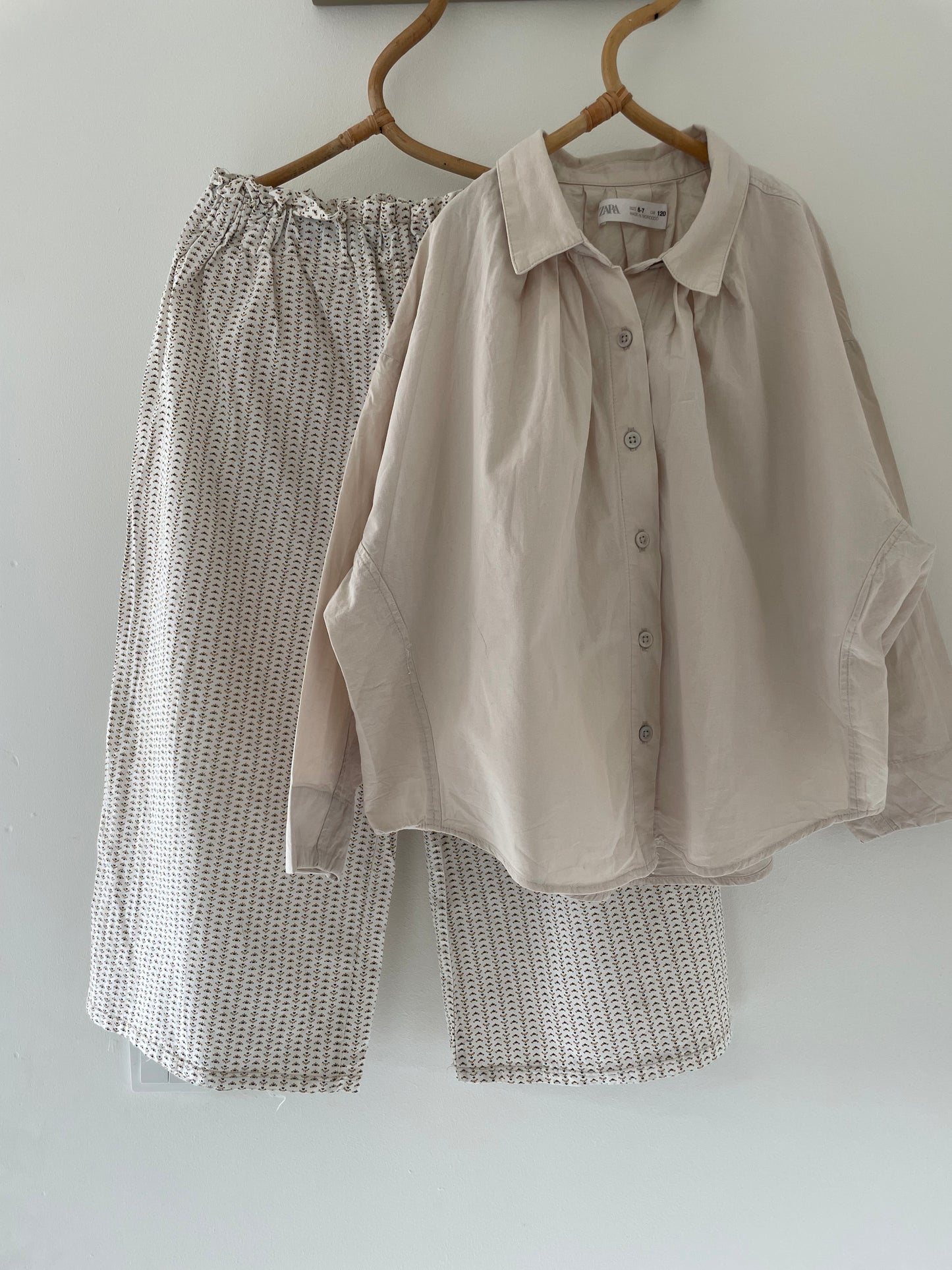 Zara beige skjorte med vidde