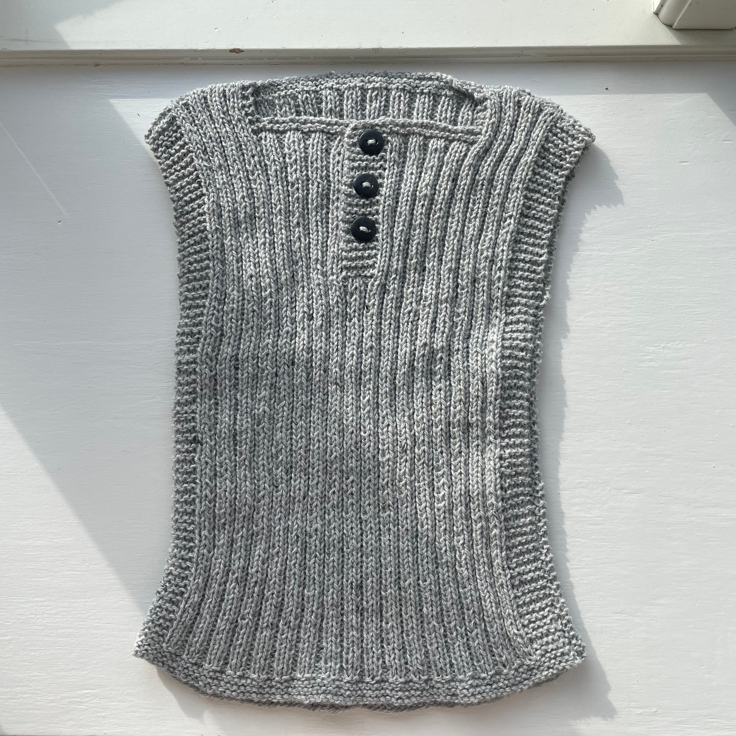 Håndstrikket grå vest, Recycled uld, 18 mdr