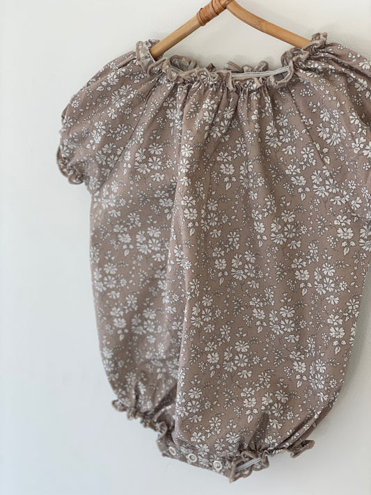 HUTTELIHUT romper i Liberty str. 1-3 mdr