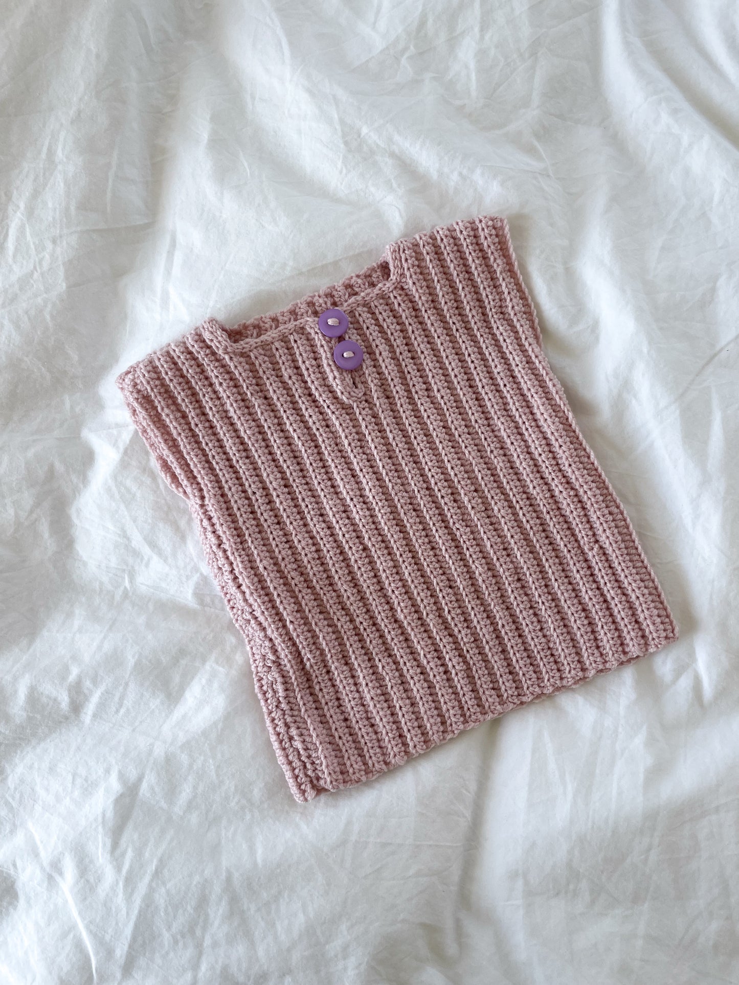 Håndstrikket rosa vest, uld str. 2-4 mdr