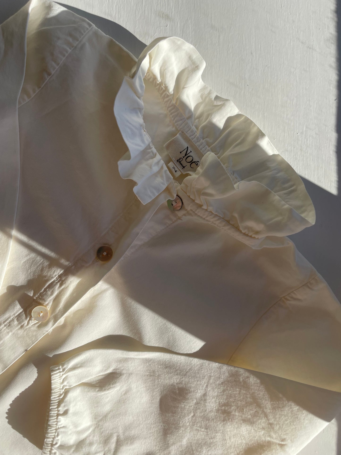 Noé skjorte med flæsekrave str. 74