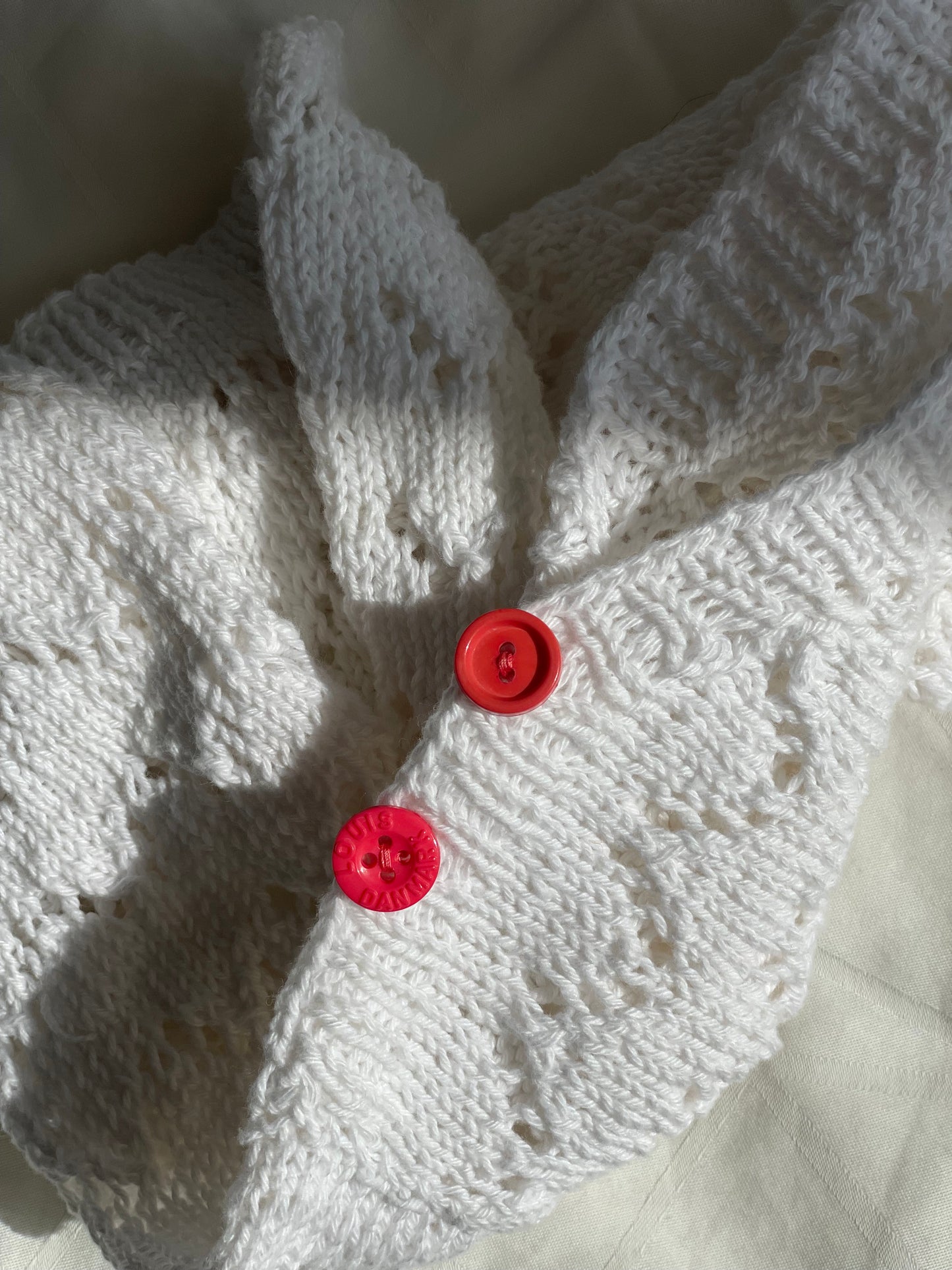 Håndstrikket hvid bomuldsbluse