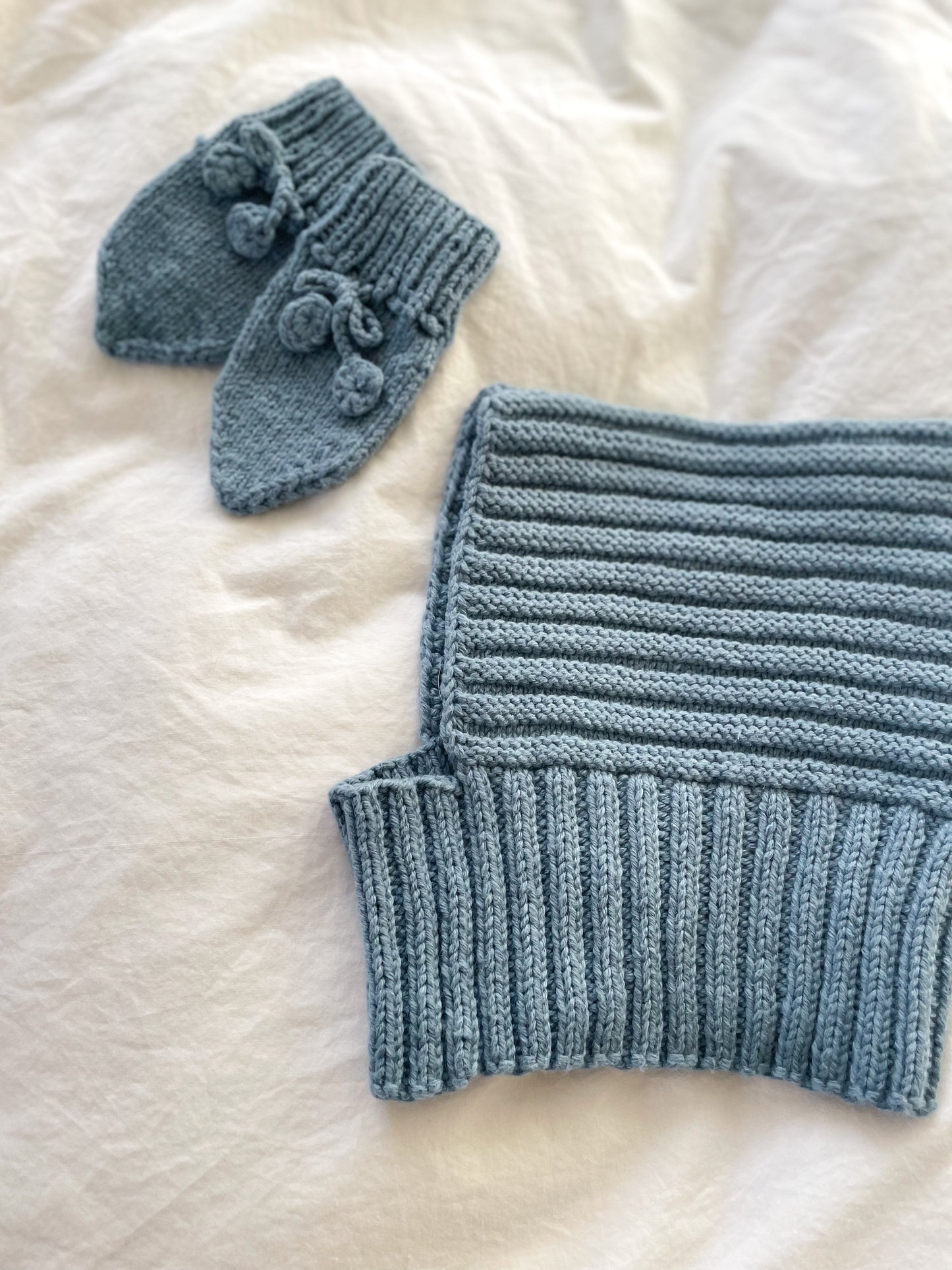 Håndstrikkede blå vanter str. 6-12 mdr