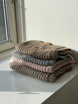 Håndstrikket lyserød vest, Recycled uld tweed, 2 år