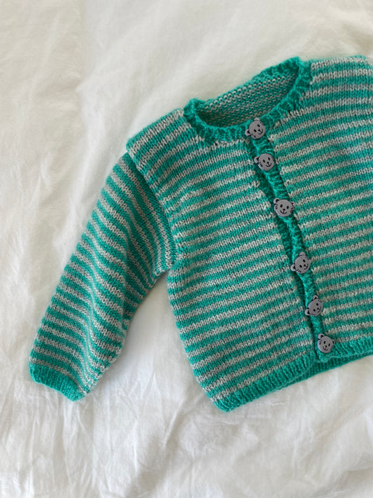 Håndstrikket cardigan str. 3-6 mdr
