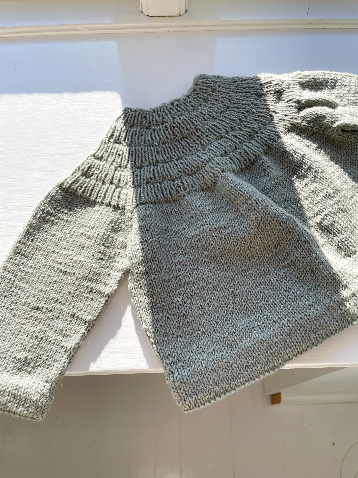 Håndstrikket Ankers bluse, uld str. 3-6 mdr
