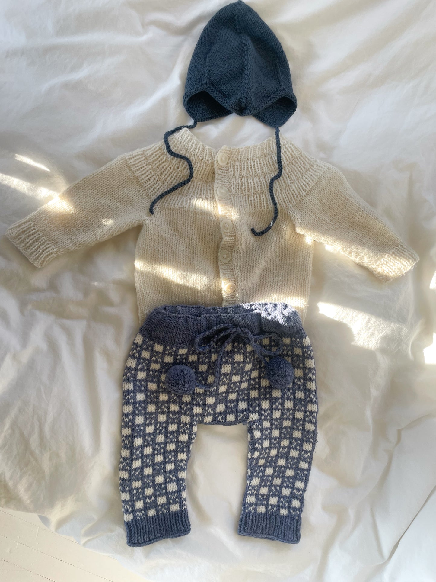 Håndstrikket råhvid cardigan, uld str. 62