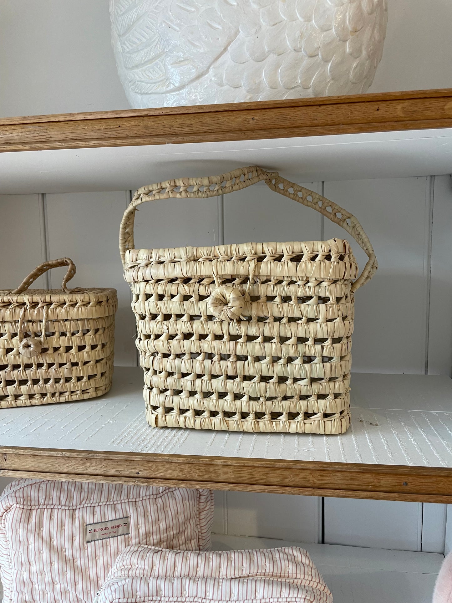 Opbevaringskurv i siv med rem - Medium