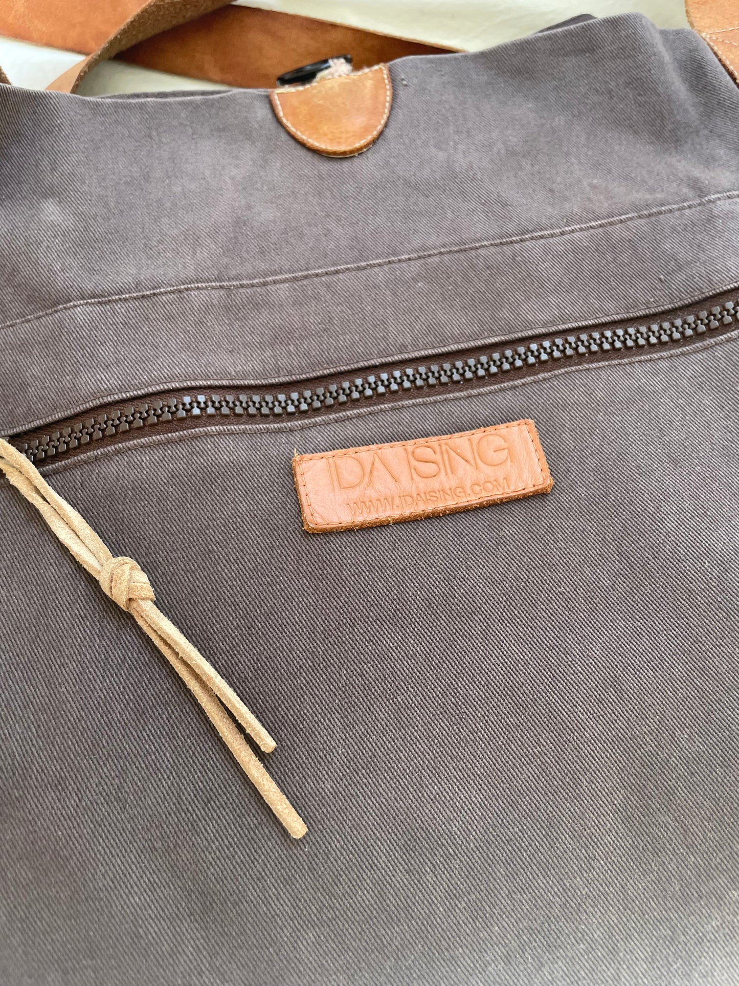 Ida Ising pusletaske med læderstropper