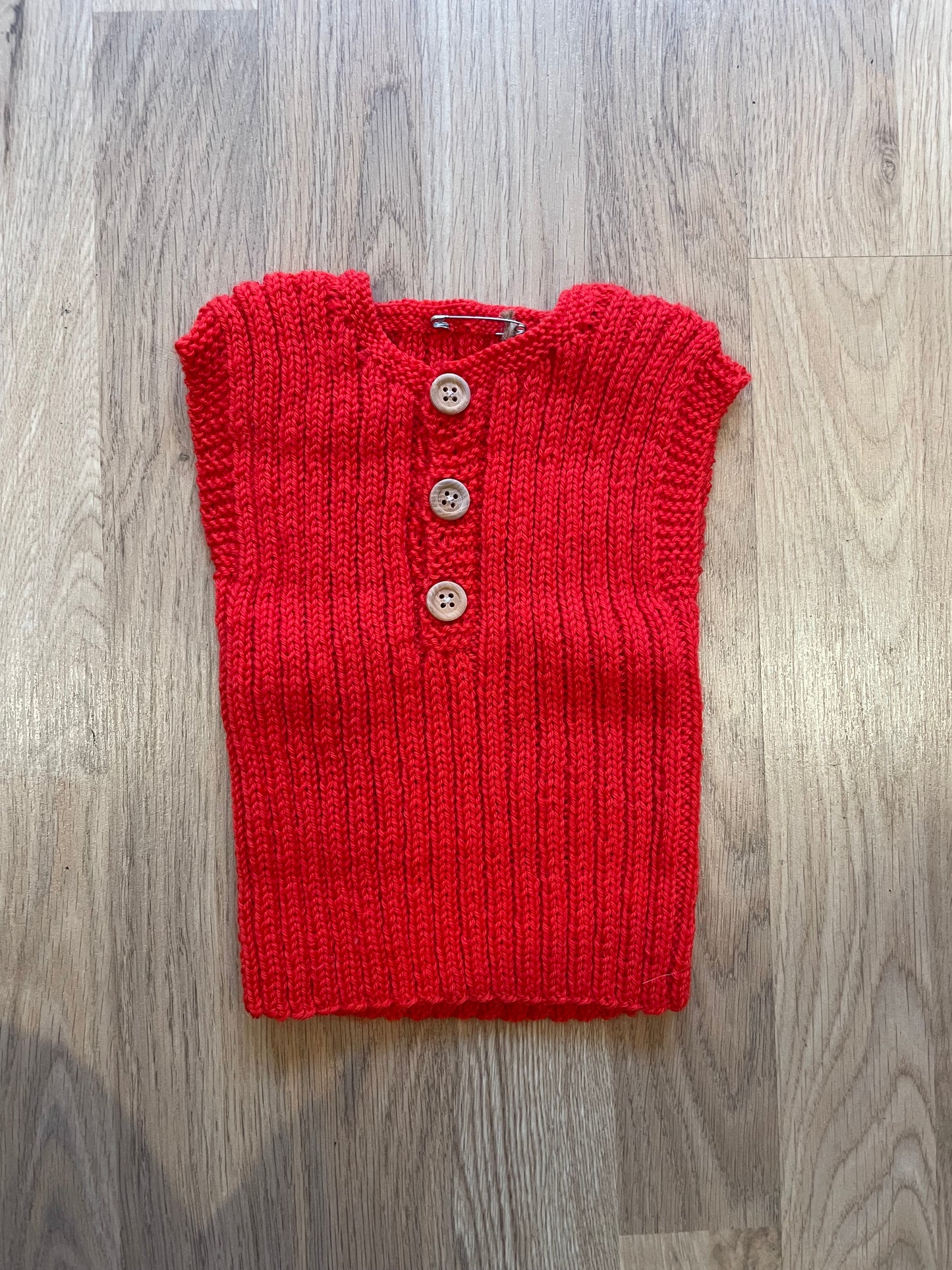 Håndstrikket ny vest i Merino - Rød