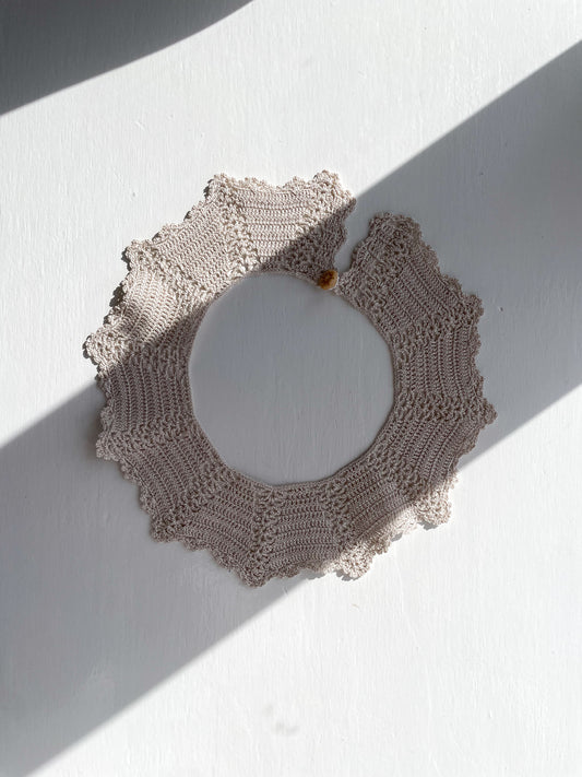 Håndlavet beige krave