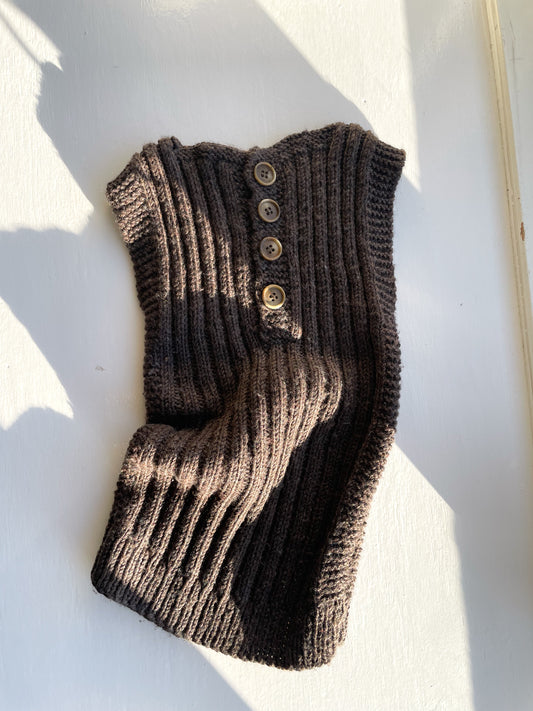 Håndstrikket brun vest i uld, 18 mdr