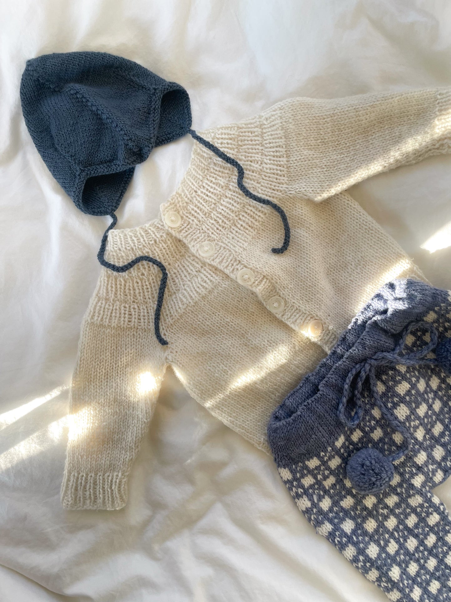 Håndstrikket råhvid cardigan, uld str. 62