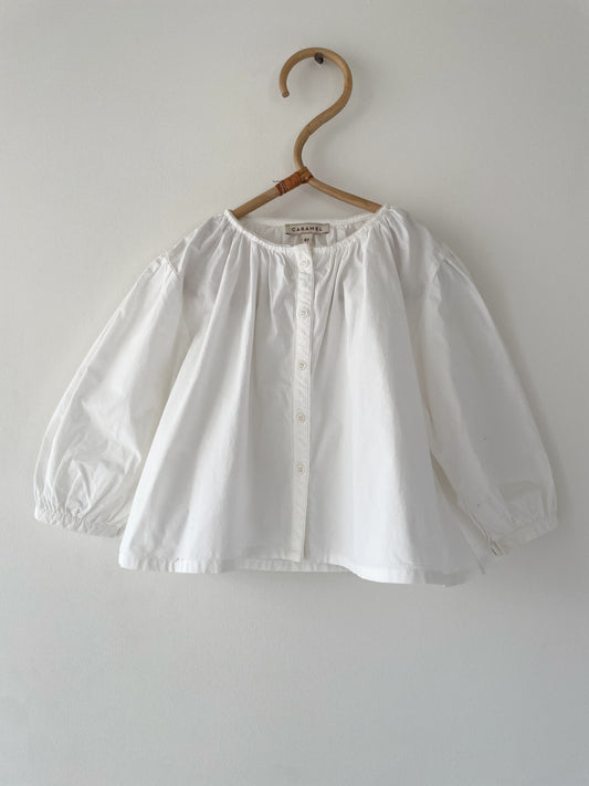 CARAMEL hvid skjorte med vidde str. 4 år