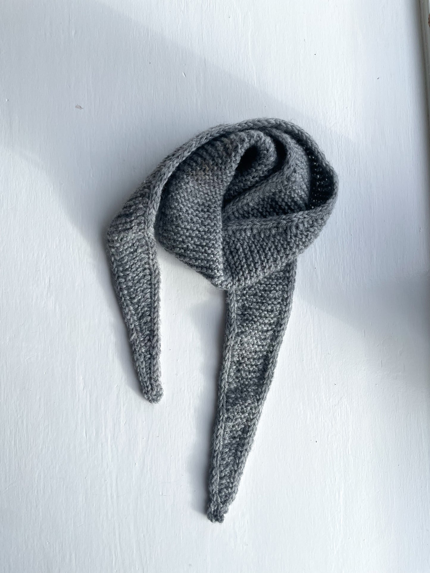 Håndstrikket Sophie scarf i grå