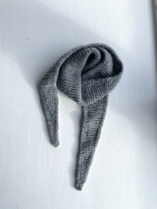 Håndstrikket Sophie scarf i grå