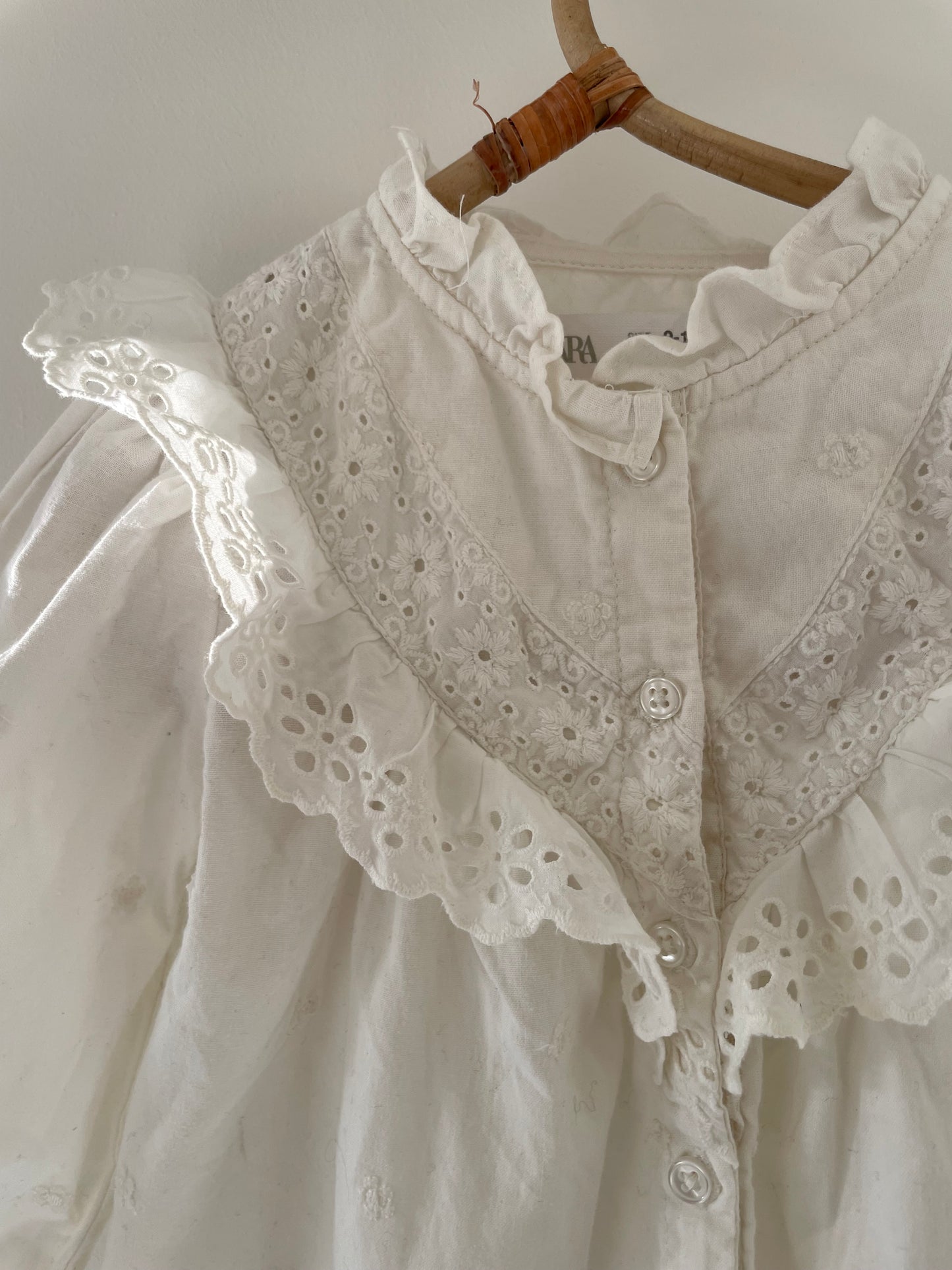 Zara hvid skjortebluse str. 9-12 mdr