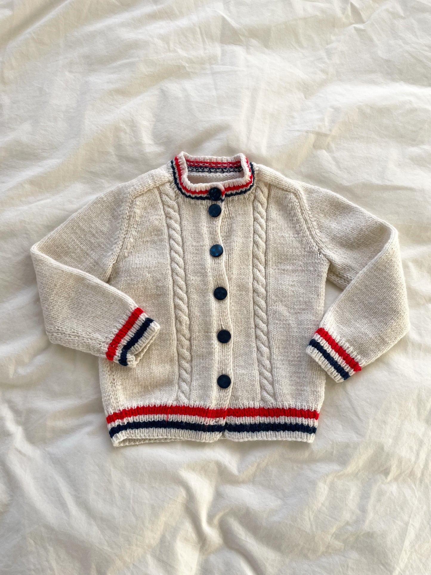 Håndstrikket cardigan i uld str. 9-12 mdr