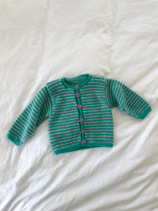 Håndstrikket cardigan str. 3-6 mdr