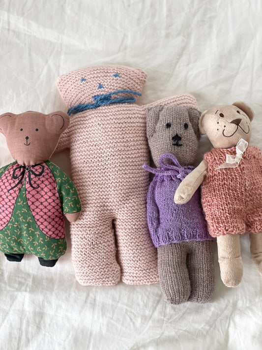 Vintage bamse med strikdragt