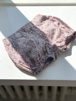 Håndsyede blomstrede bloomers str. 3 mdr