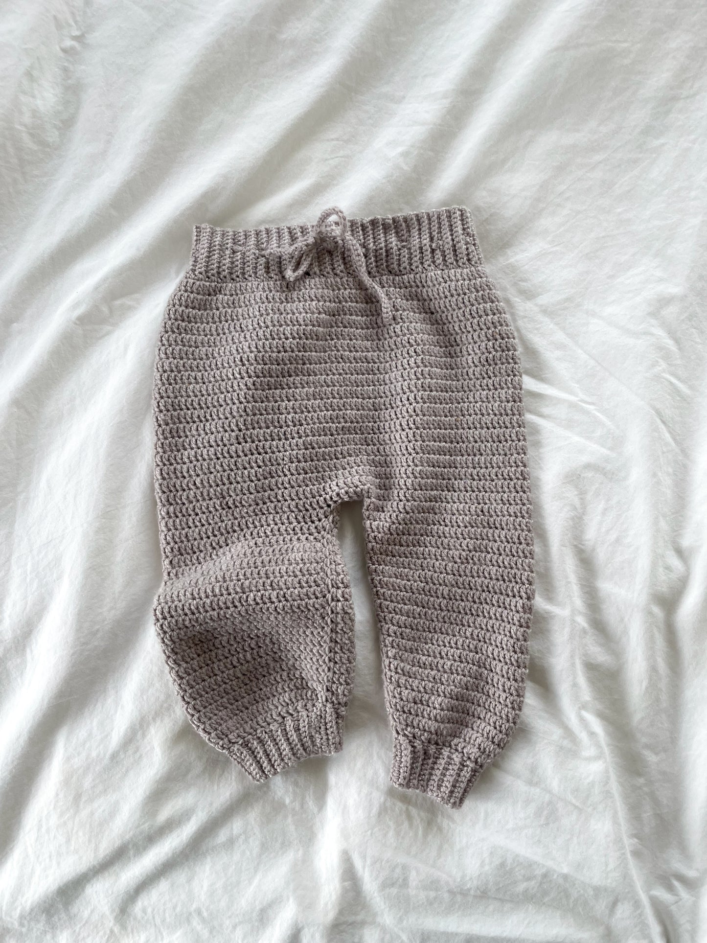 Håndstrikkede beige bukser, Uld str. 6-9 mdr