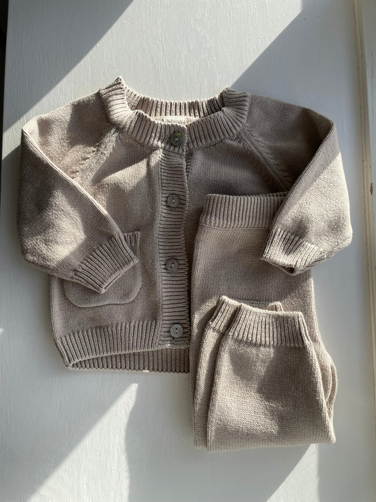 Noé cardigan og bukser sæt str. 62