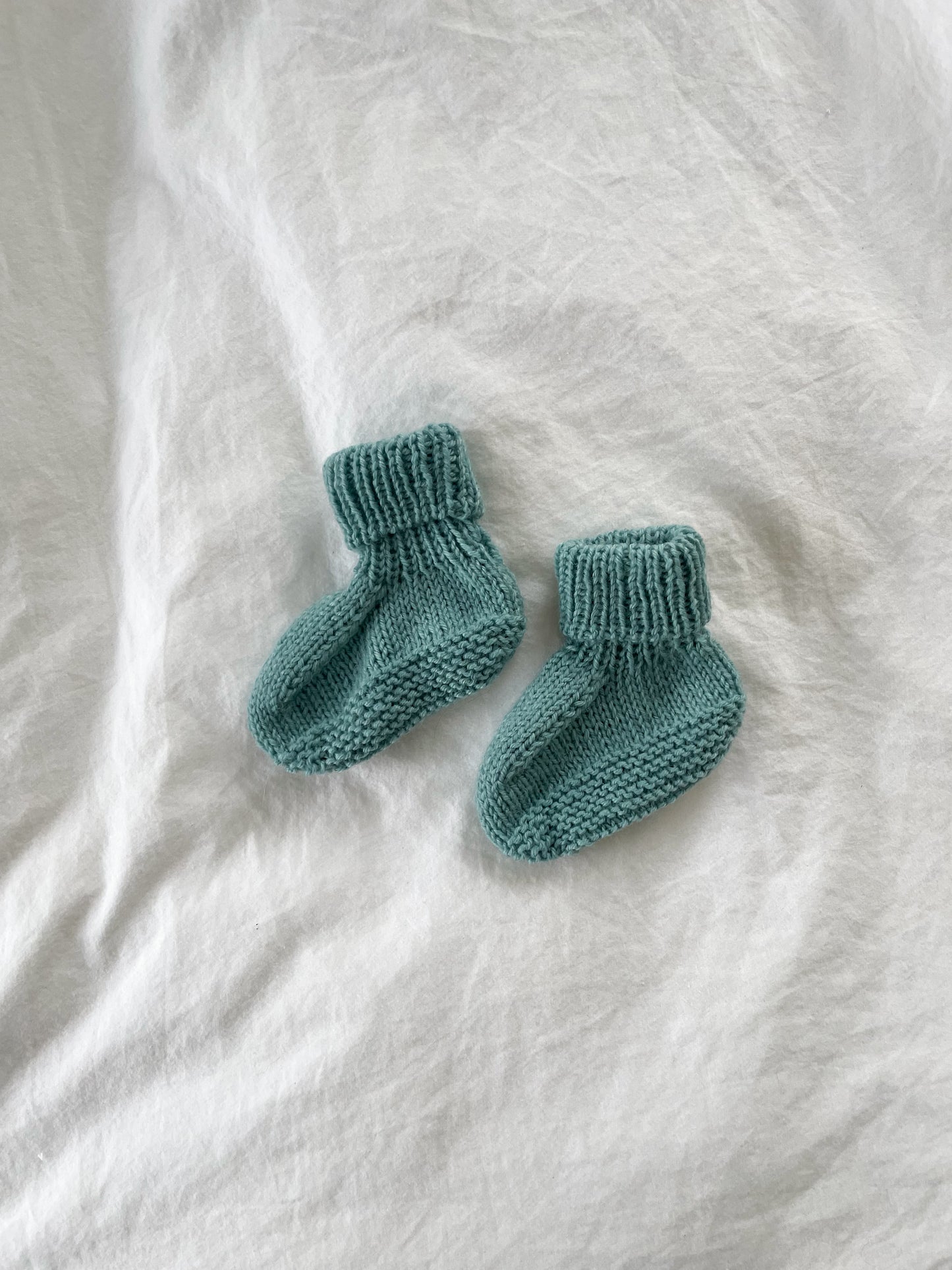 Håndstrikkede futter i Merino, Azur str. 0-2 mdr