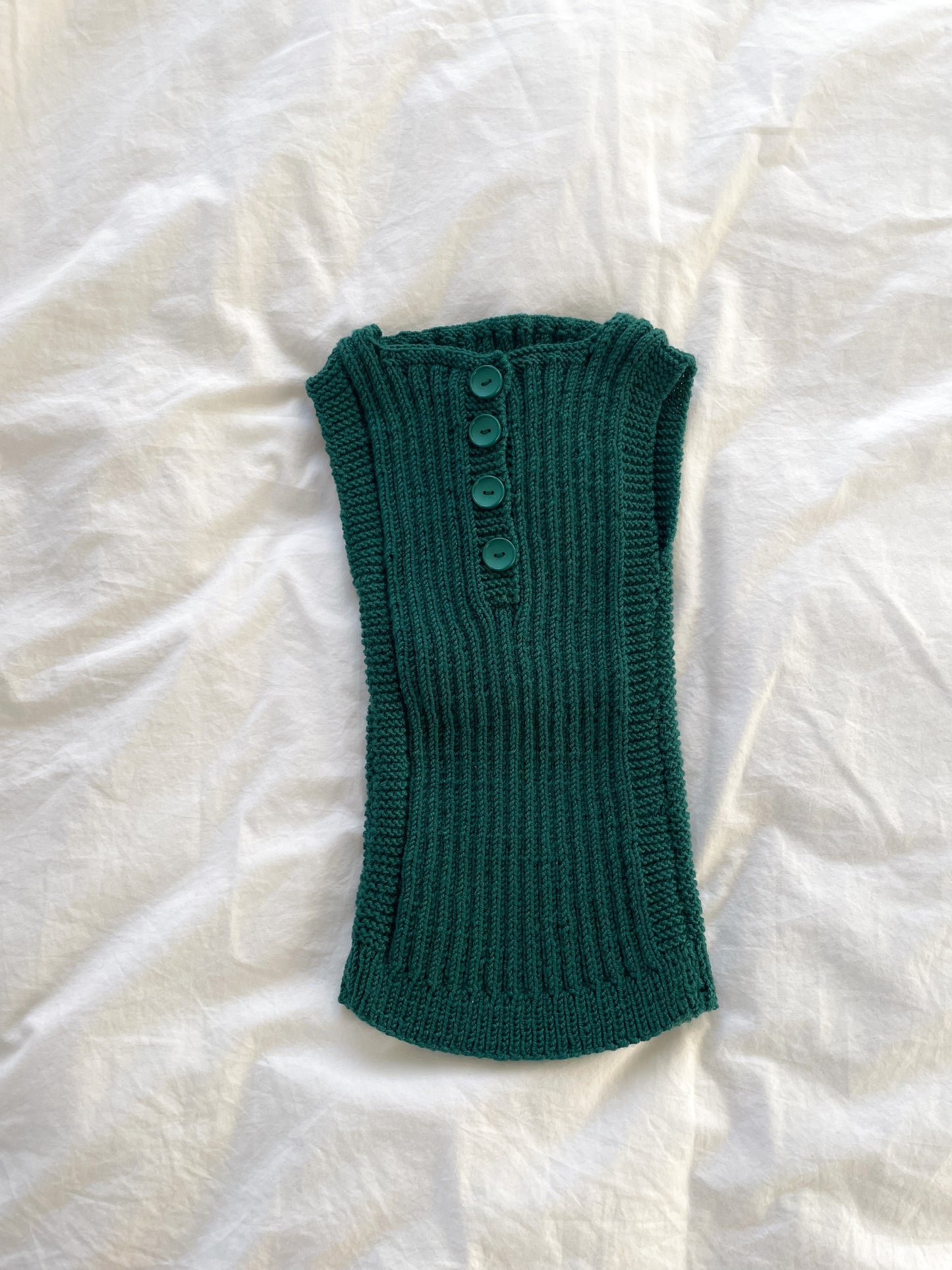 Håndstrikket grøn vest i uld, 2 år