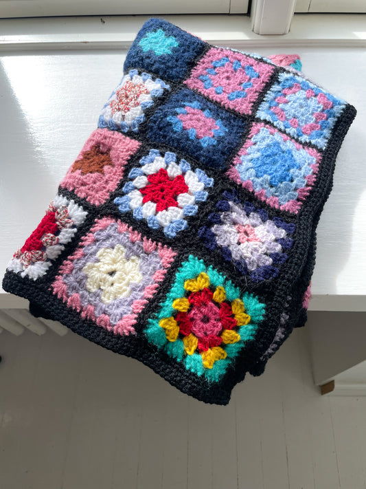 Håndlavet hæklet babytæppe - multi