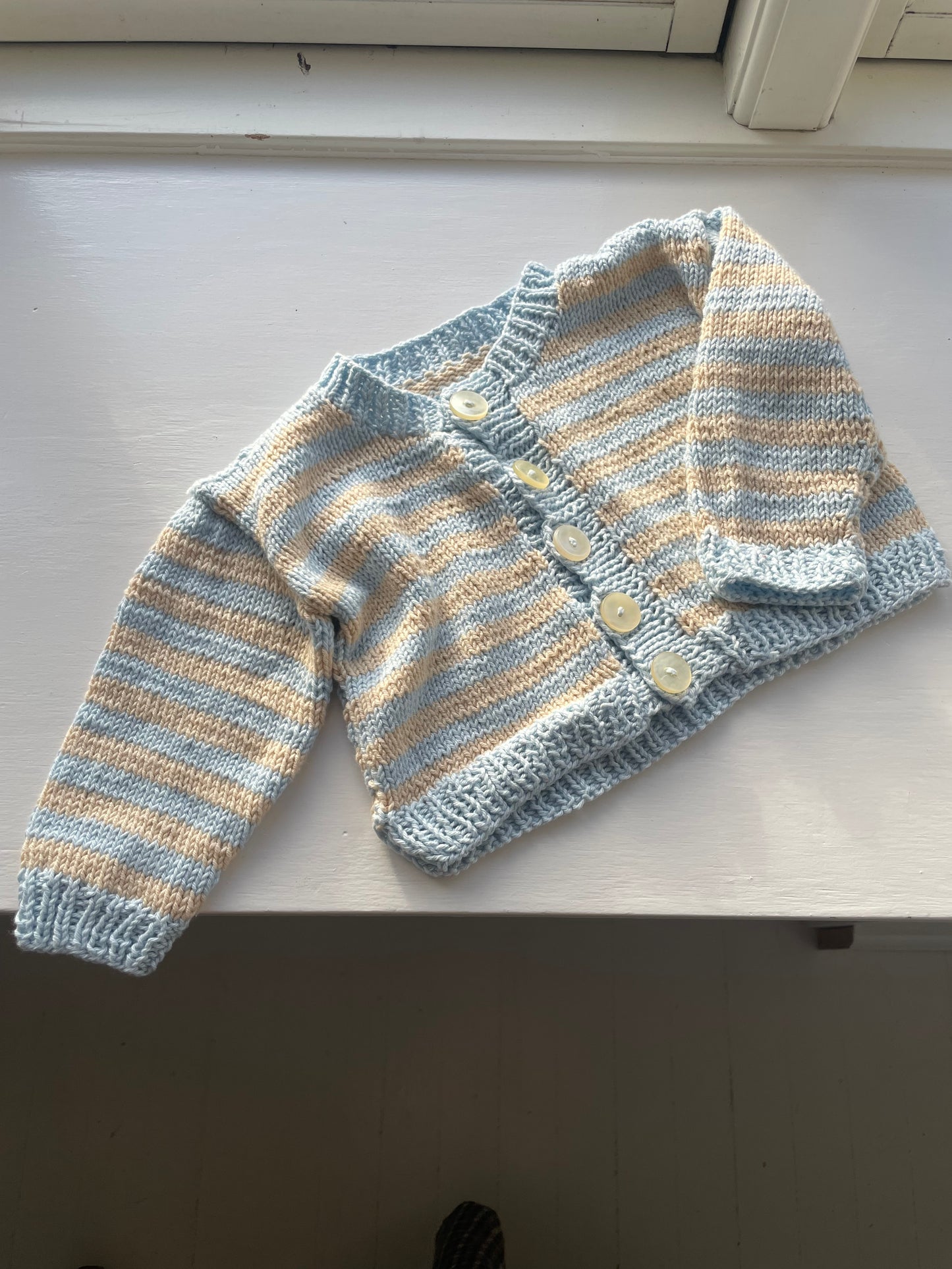 Håndstrikket bomuldscardigan str. 3 mdr