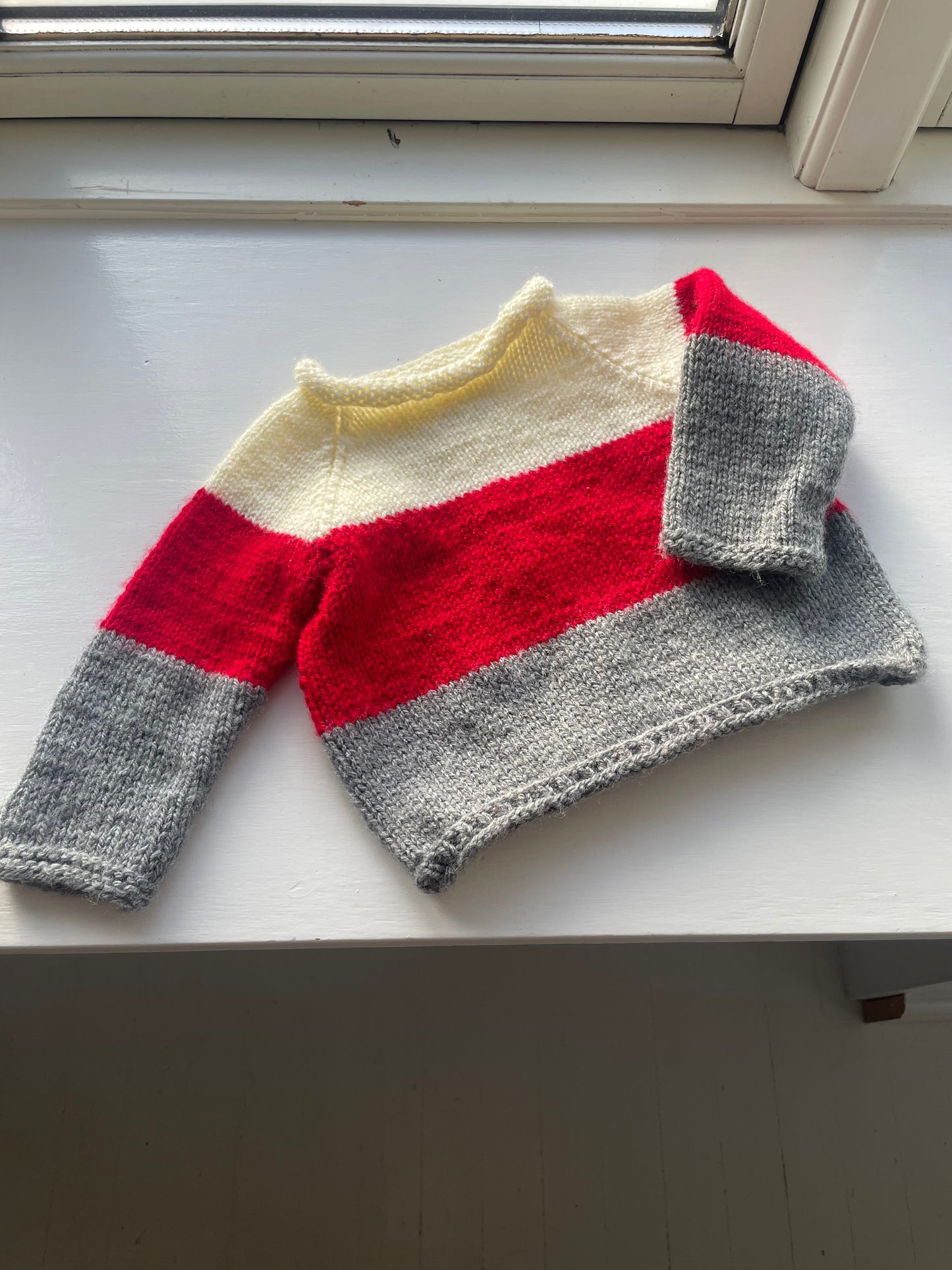 Håndstrikket blød bluse i uld str. 3 mdr