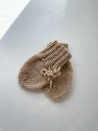 Håndstrikkede beige vanter str. 6-18 mdr