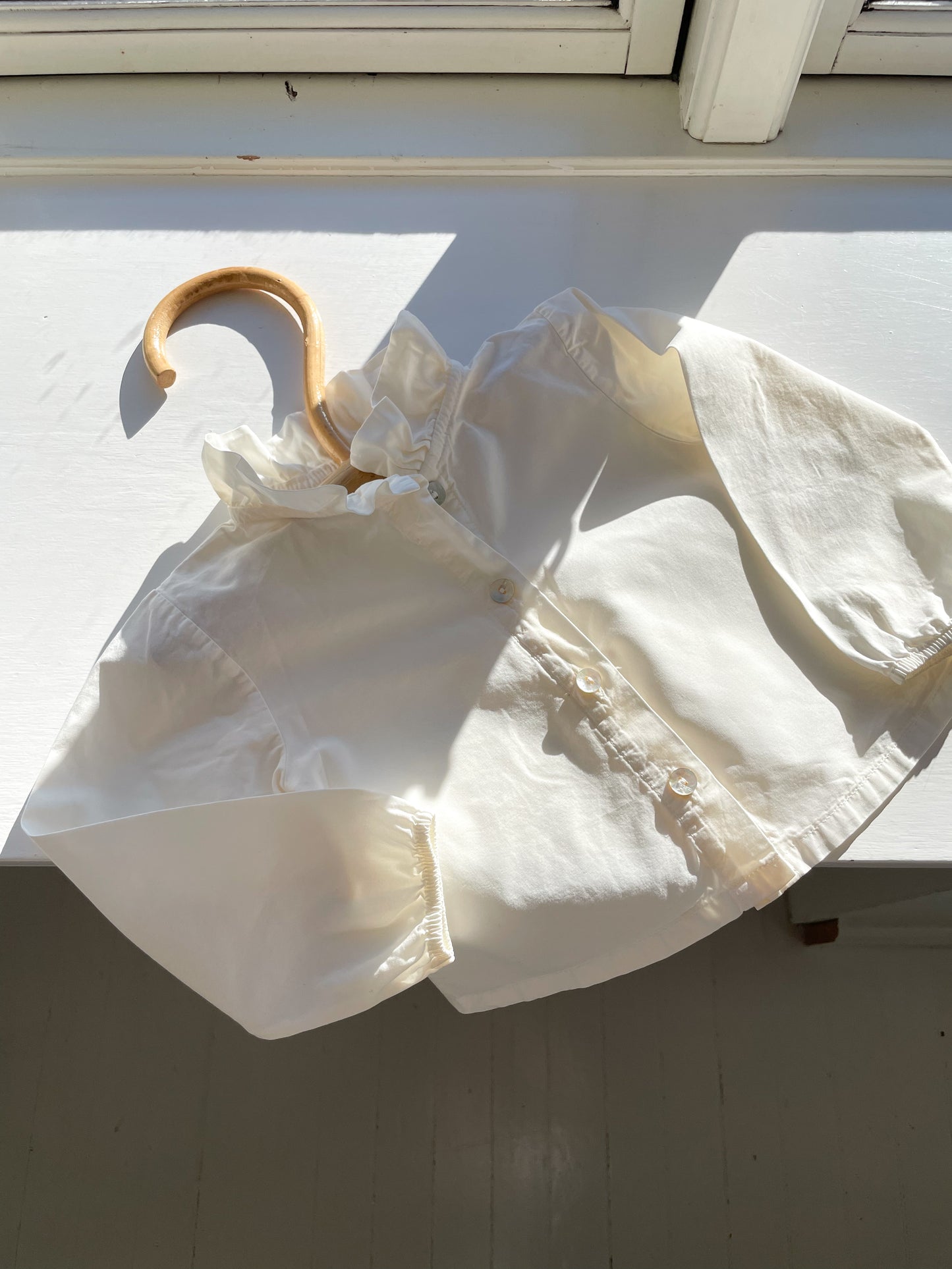 Noé skjorte med flæsekrave str. 74